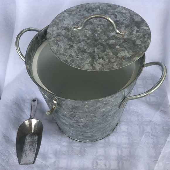 Small Vintage Ice Bucket with Scoop - Picture 2 of 5